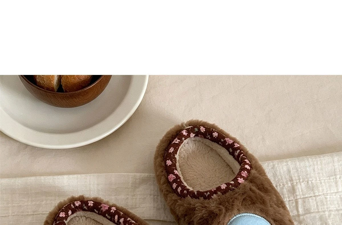 Designer-Hausschuhe mit Blumenmuster, flauschige Damen-Pilz-Hausschuhe, kreative Indoor-Schuhe, klobige flache flauschige Slides für Damen – Detail 10