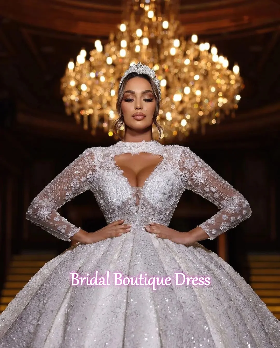 تخصيص أناقة جديدة الكرة ثوب بلا أكمام فستان الزفاف الخامس الرقبة الترتر يزين الزهور قبالة الكتف زي العرائس Vestina De