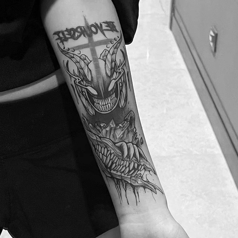 

6 Large Herbal Tattoo Stickers, Including 1 with Anime Elements and 5 Random Styles, Lasting for 7-15 Days, Waterproof and Friction-Resistant, with Realistic Effects, Suitable for People Who Are Afraid of Pain and Do Not Want to Get Tattoos