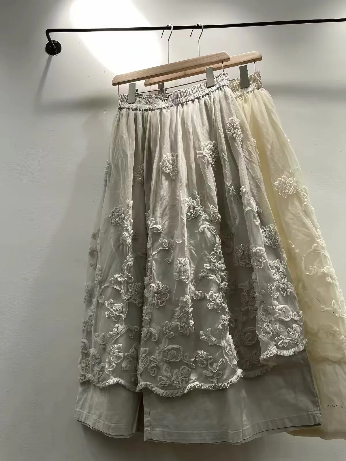Women's Bohemian Elastic Waist Midi Tulle Skirt 3D Floral Embroidery A-Line Layered Flowy Fairy Long Skirt Boho Pleated Skirts