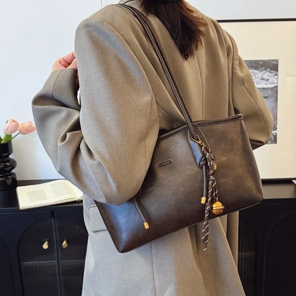 

with Pendants PU Leather Shoulder Bag Hobo Bag Large Capacity Retro PU Underarm Bag Leisure Fashion Handbag Tote Bag Shopping