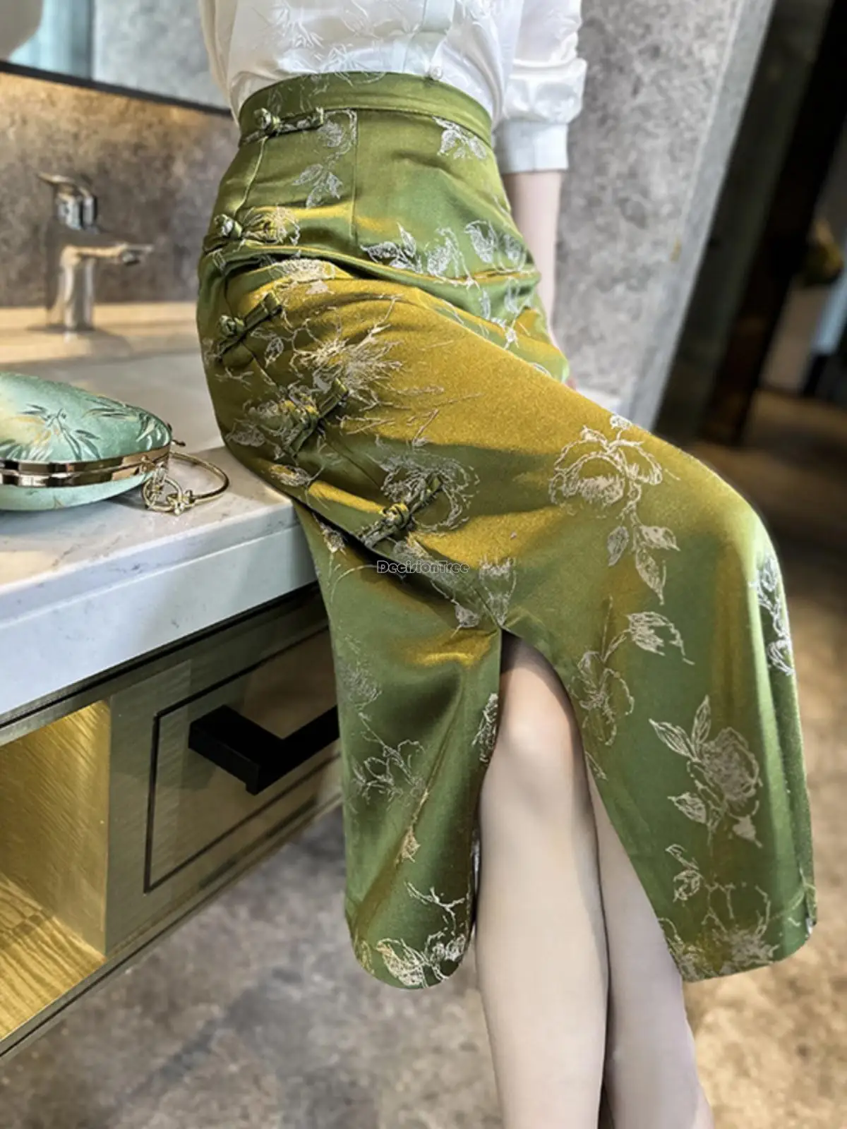 

2025 chinese retro style green vintage cheongsam button design skirt women's summer high-waisted slit elegant half skirt s297