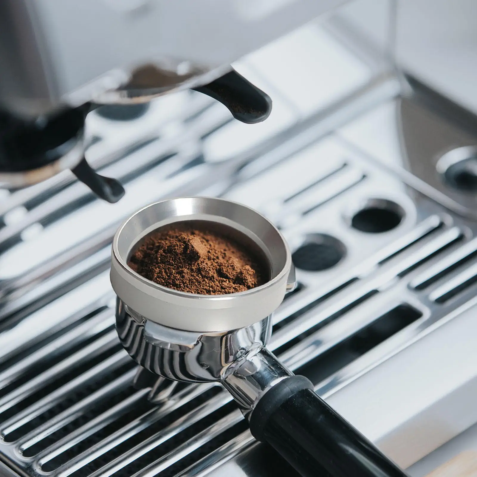 قمع الجرعات المغناطيسية من سبائك الألومنيوم لآلة إسبريسو مسحوق القهوة