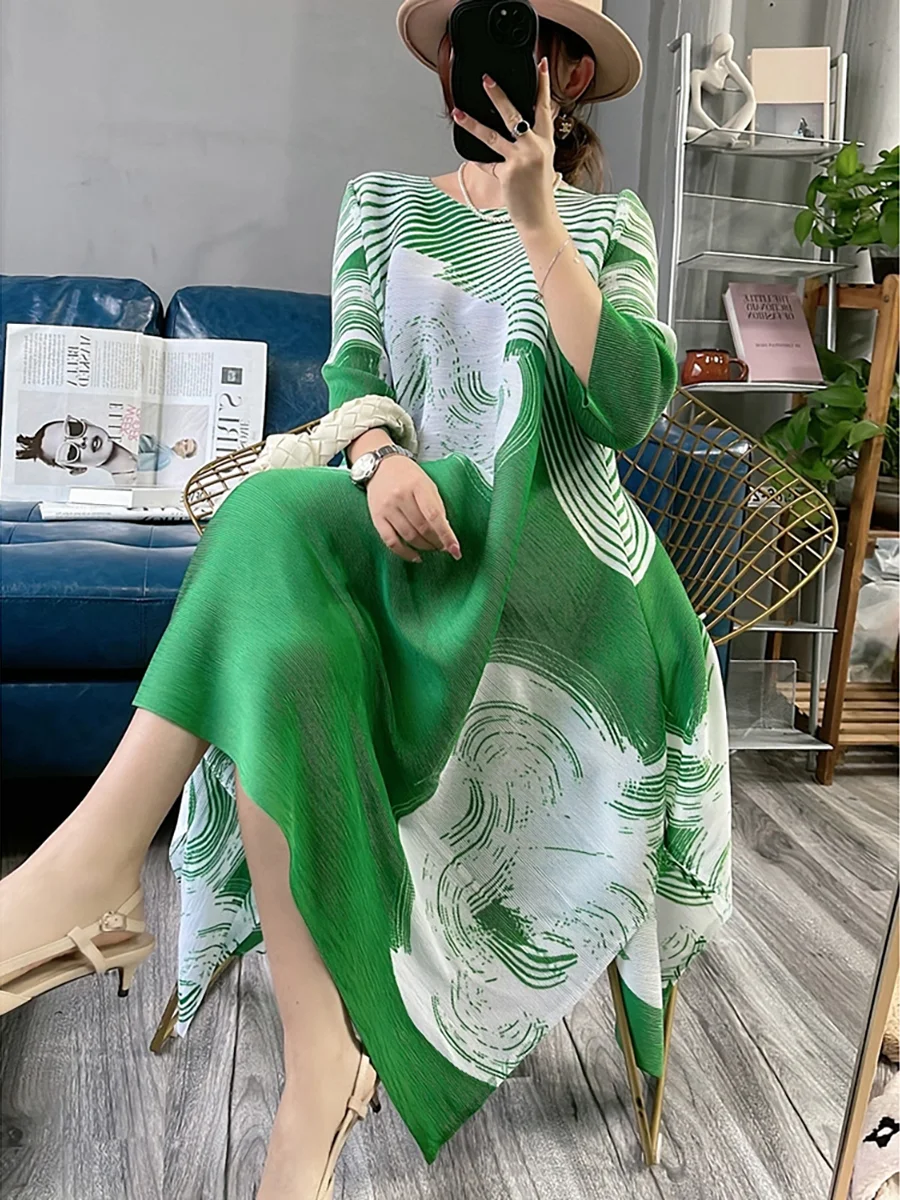 2024 Summer New Miyake Pleated Dress Round-neck Three-quarter Sleeve Printed Skirt Slim Fashion Casual Commuter Dress Women