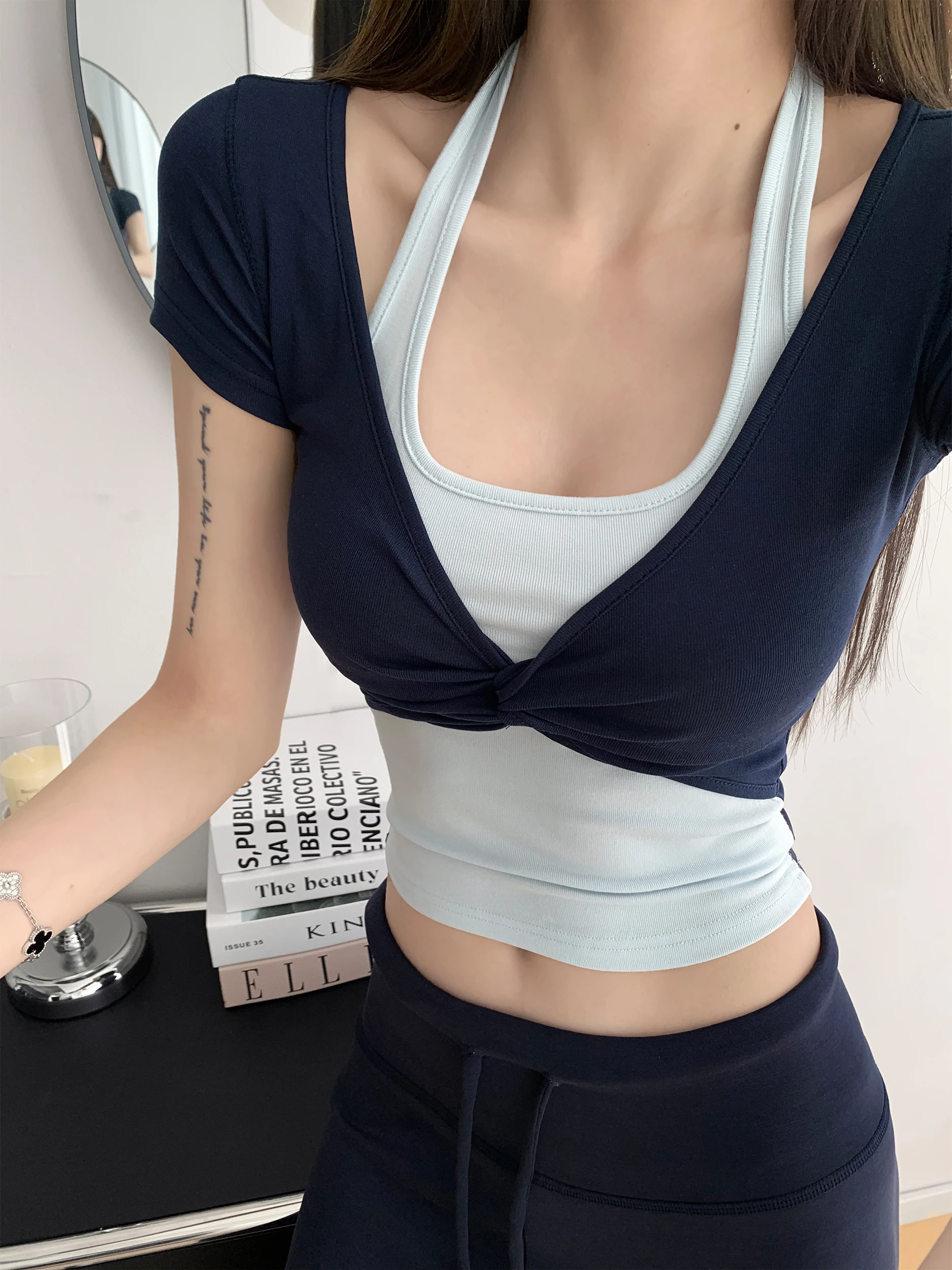 

Zhang Zi White High Waist Short Sleeve T-Shirt Color Block Neck Hanging Slim Fit Summer Hot Girl Short Style Top Women's F...