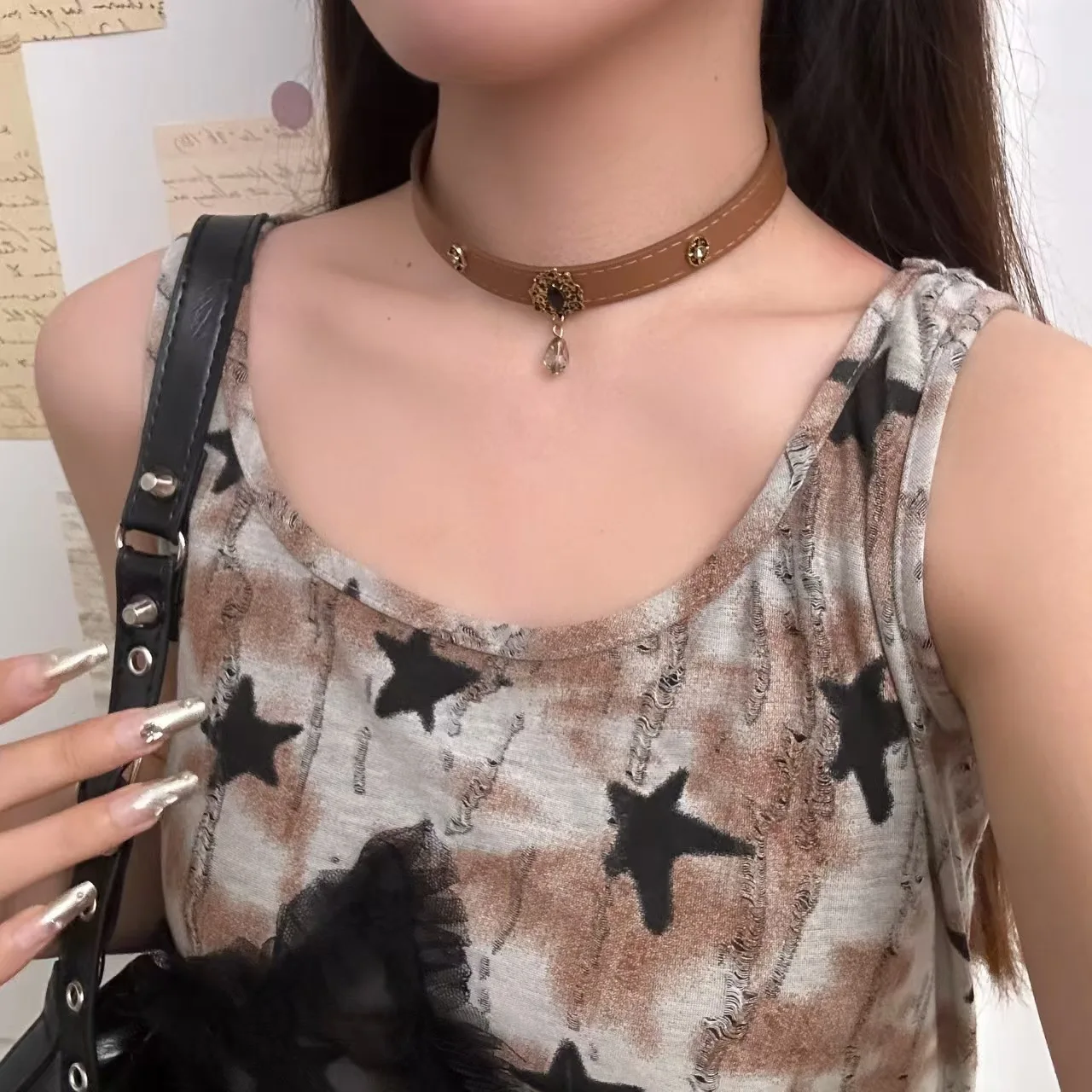 Retro Punk Niche design sense Sweet and cool Hot Girl Crystal Pendant Leather Stainless steel Necklace Clavicle chain
