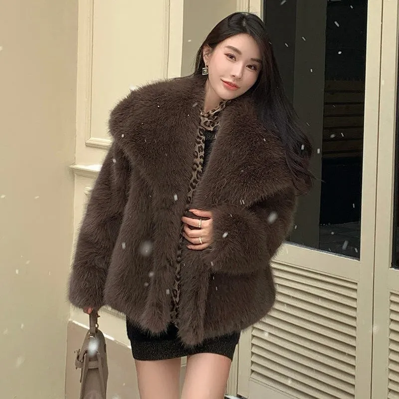A new style of fur mixed coat with women's lapel and thickened fur fashionable light overcoat