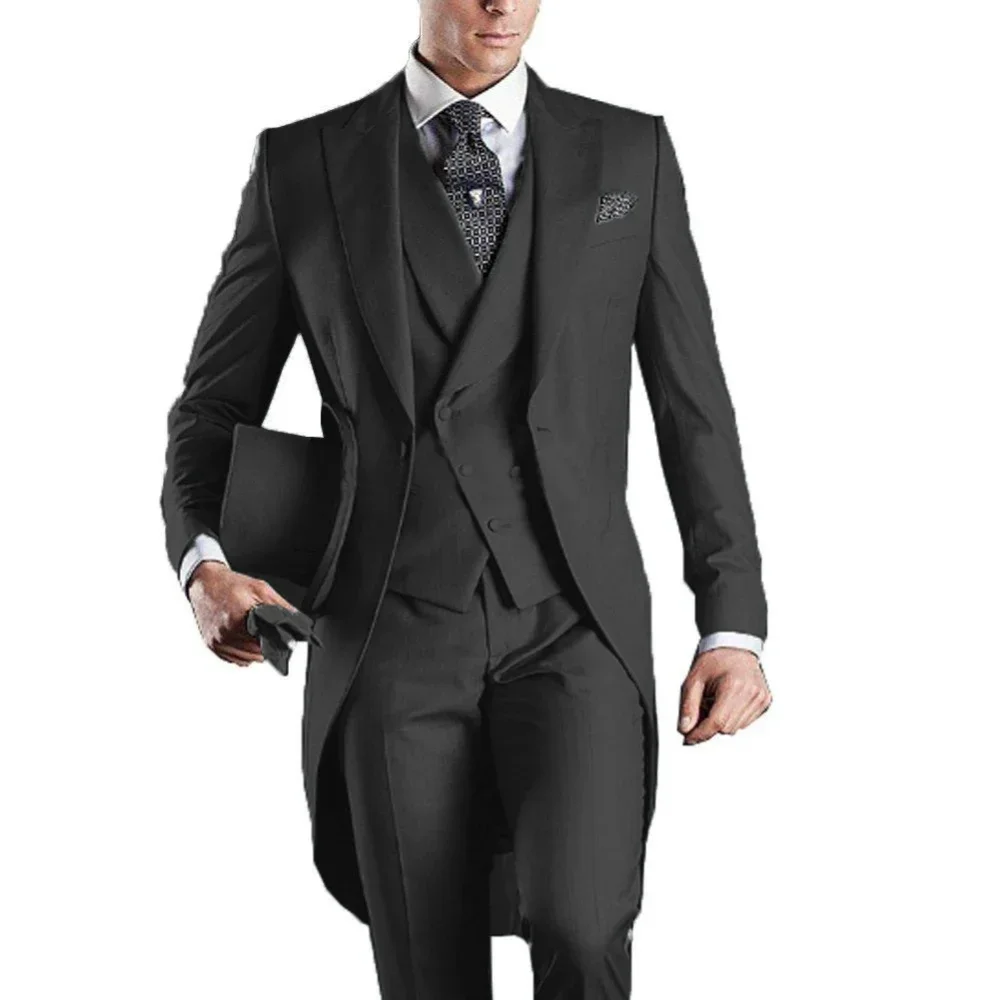 

Мужской деловой костюм-тройка для торжественных мероприятий: пиджак, жилет, брюки. Идеально для жениха, шафера, на свадьбу или выпускной.