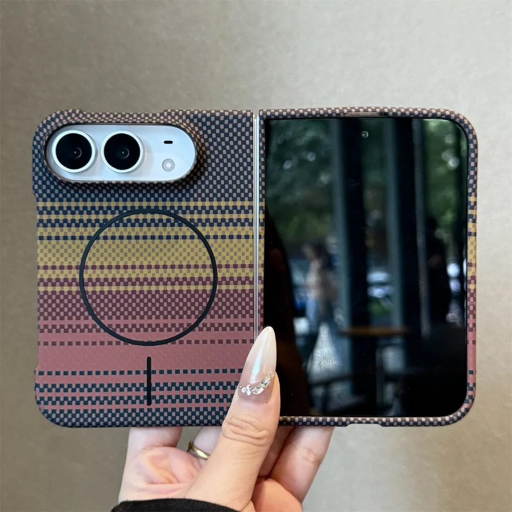 Coques de luxe en fibre de carbone et polycarbonate pour iPhone Duo, compatibles avec Magsafe, coque fine et mate pour iPhone Duo, avec fonction de chargement sans fil et aimant.