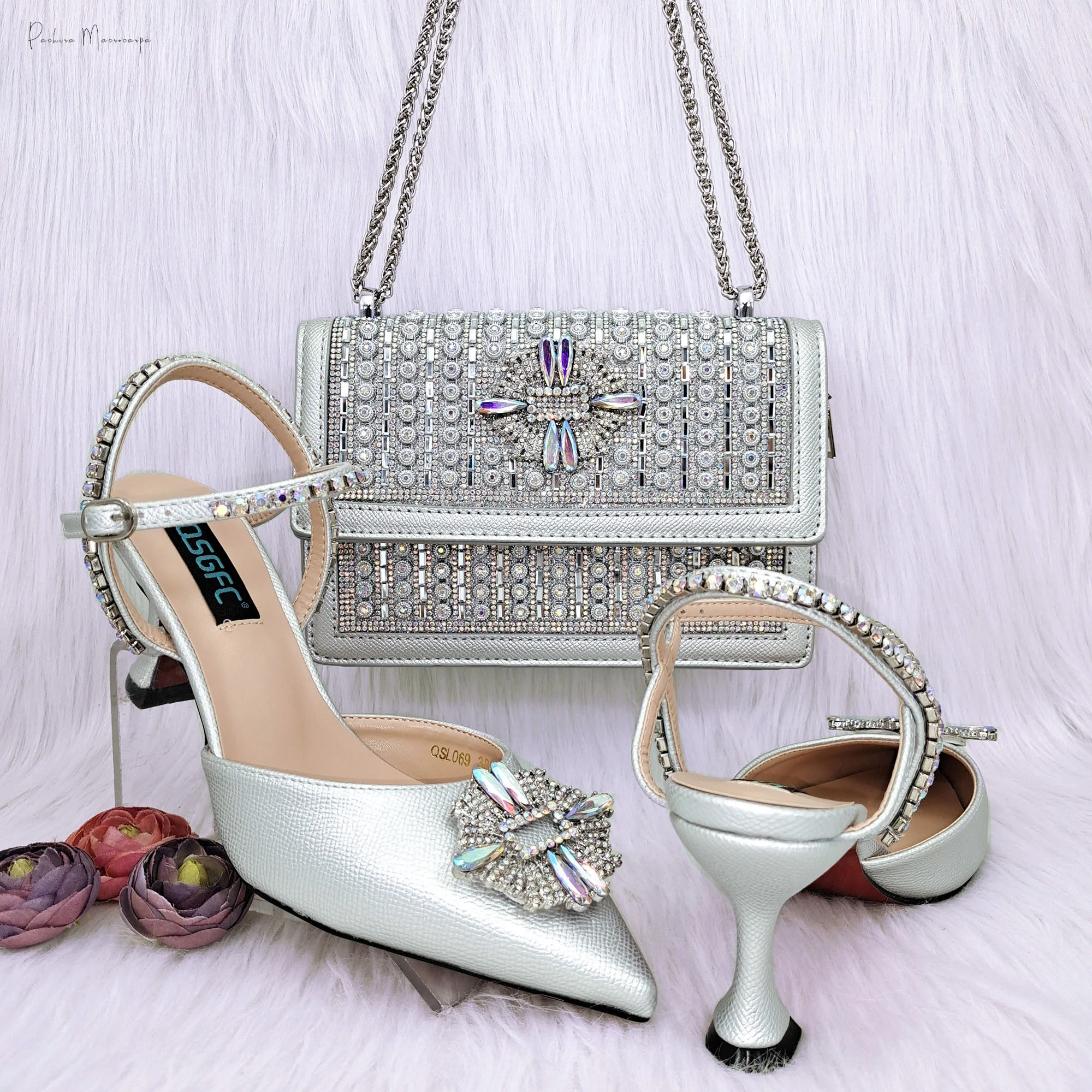 

PM 2023 New Elegant Ladies Adjustable Metal Chain Bag with Exquisite Pointed Toe High Heels for Wedding Party