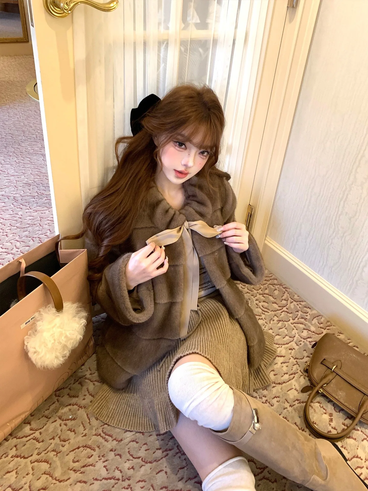 

Eco-Friendly 1100 Gram Heavy Mist Fleece Artificial Mink Fur Integrated Luxury Sweet Outerwear Coat for Young Women