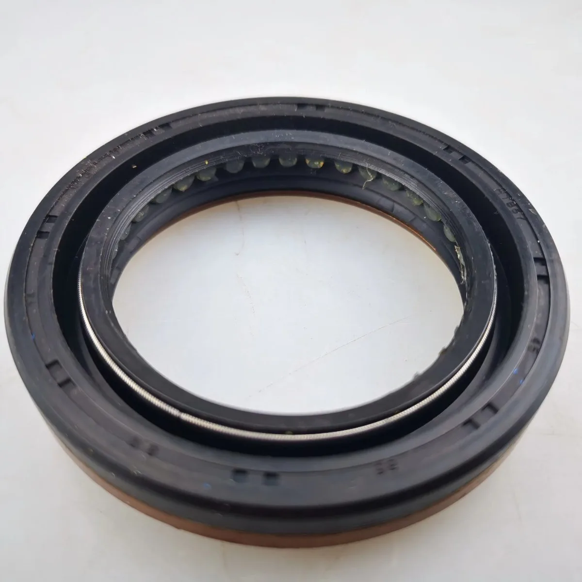 

High Quality Half Shaft Oil Seal C00054397 for SAIC MAXUS V80 Box 2.5D