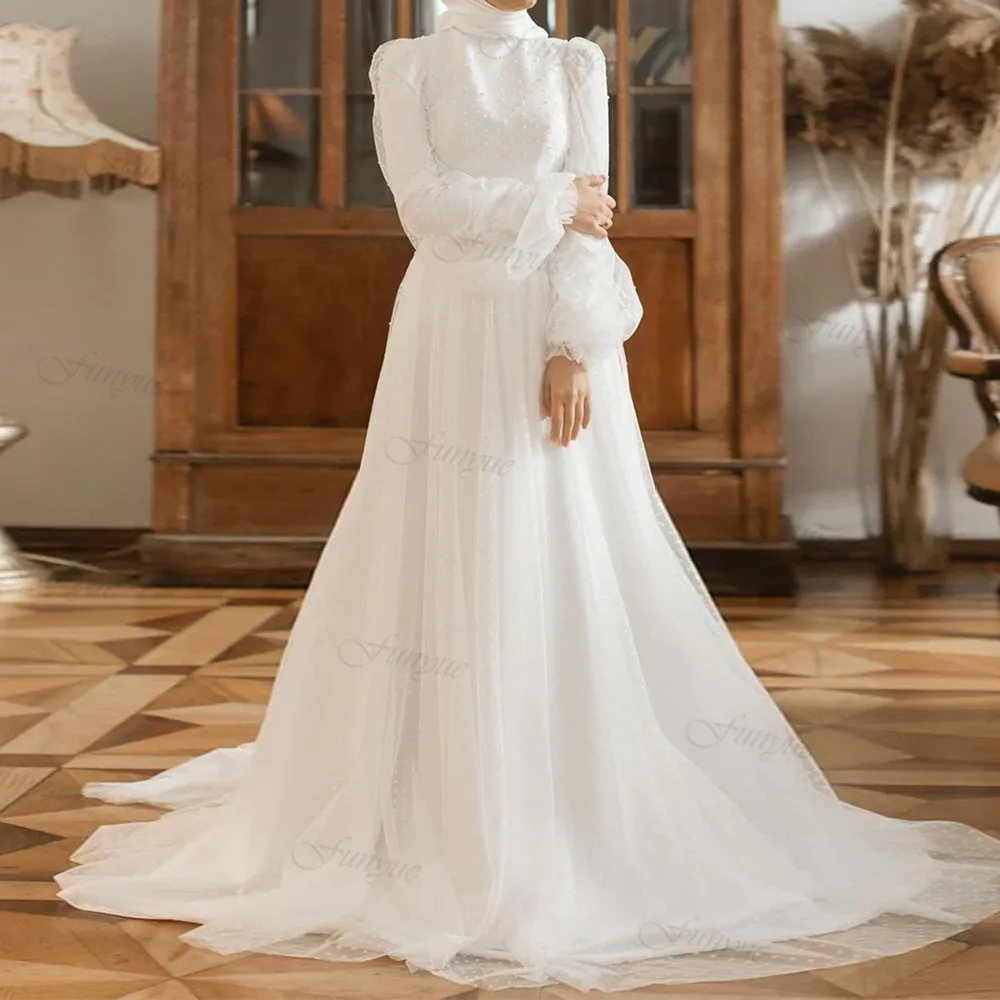 

White Long Sleeves Dubai Wedding Gown A-line High Neck Dotted Tulle Modest Muslim Bridal Dress for Bride Robe De Mariée