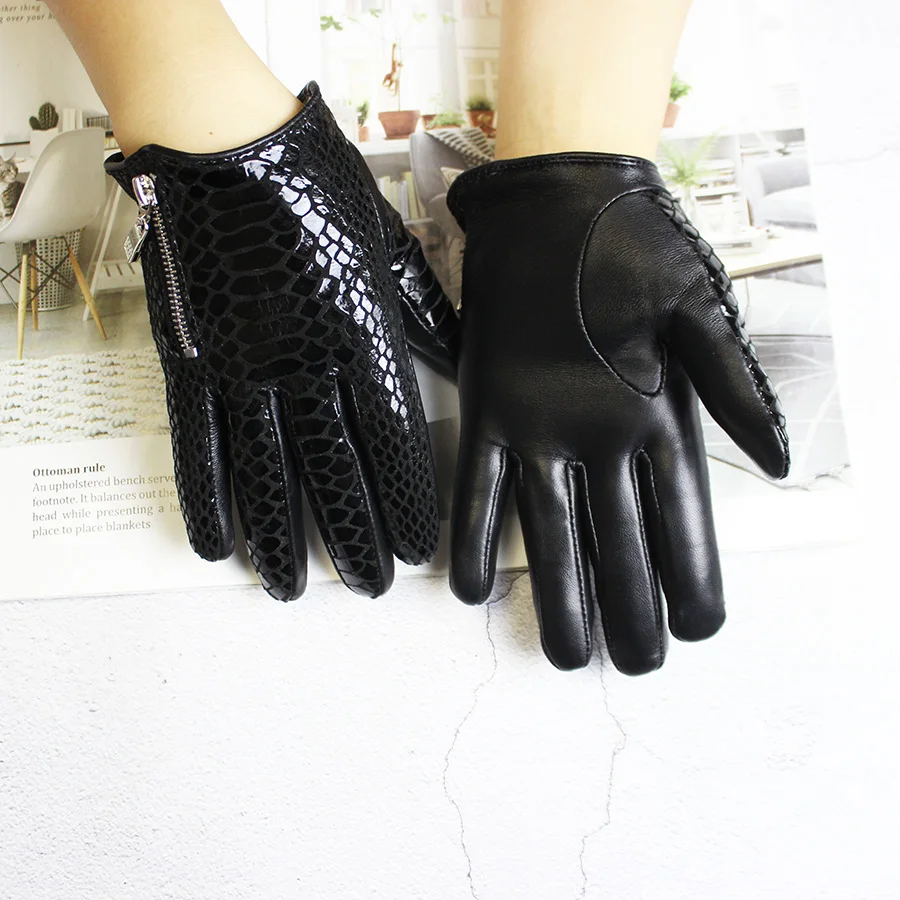 New Touch Screen Sheepskin Gloves Women Crocodile Grain Leather High Shine Fashion Zipper Black Short Wool Lining Driving