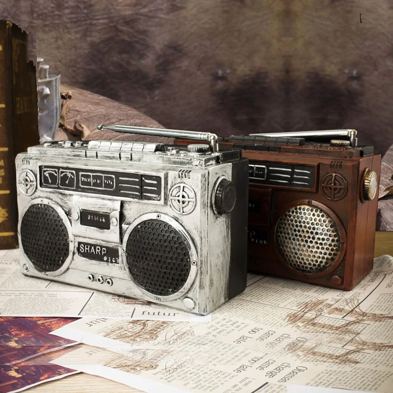 

Creative, retro, old-fashioned radio, TV model ornament, cafe, milk tea shop, desktop decoration.