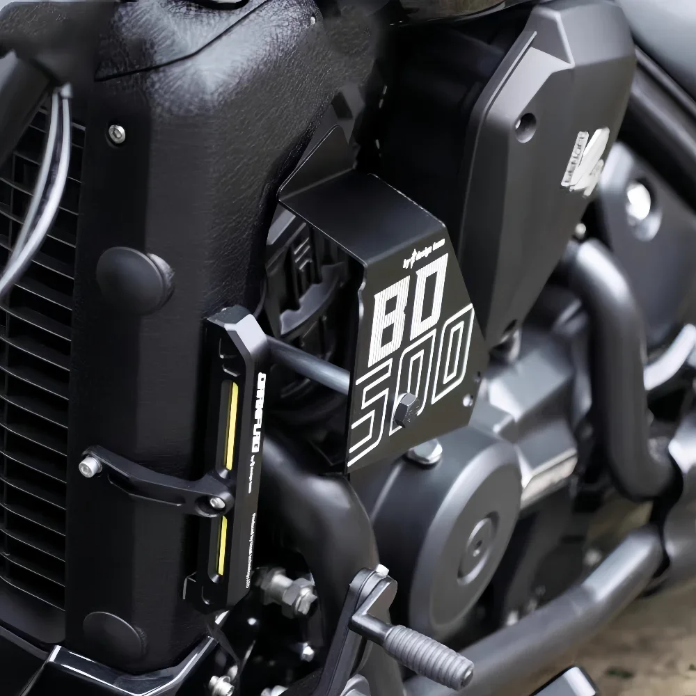 È adatto per la motocicletta Benda Black Flag 500 per rimontare la copertura della guida dell'aria per ridurre la temperatura delle gambe.