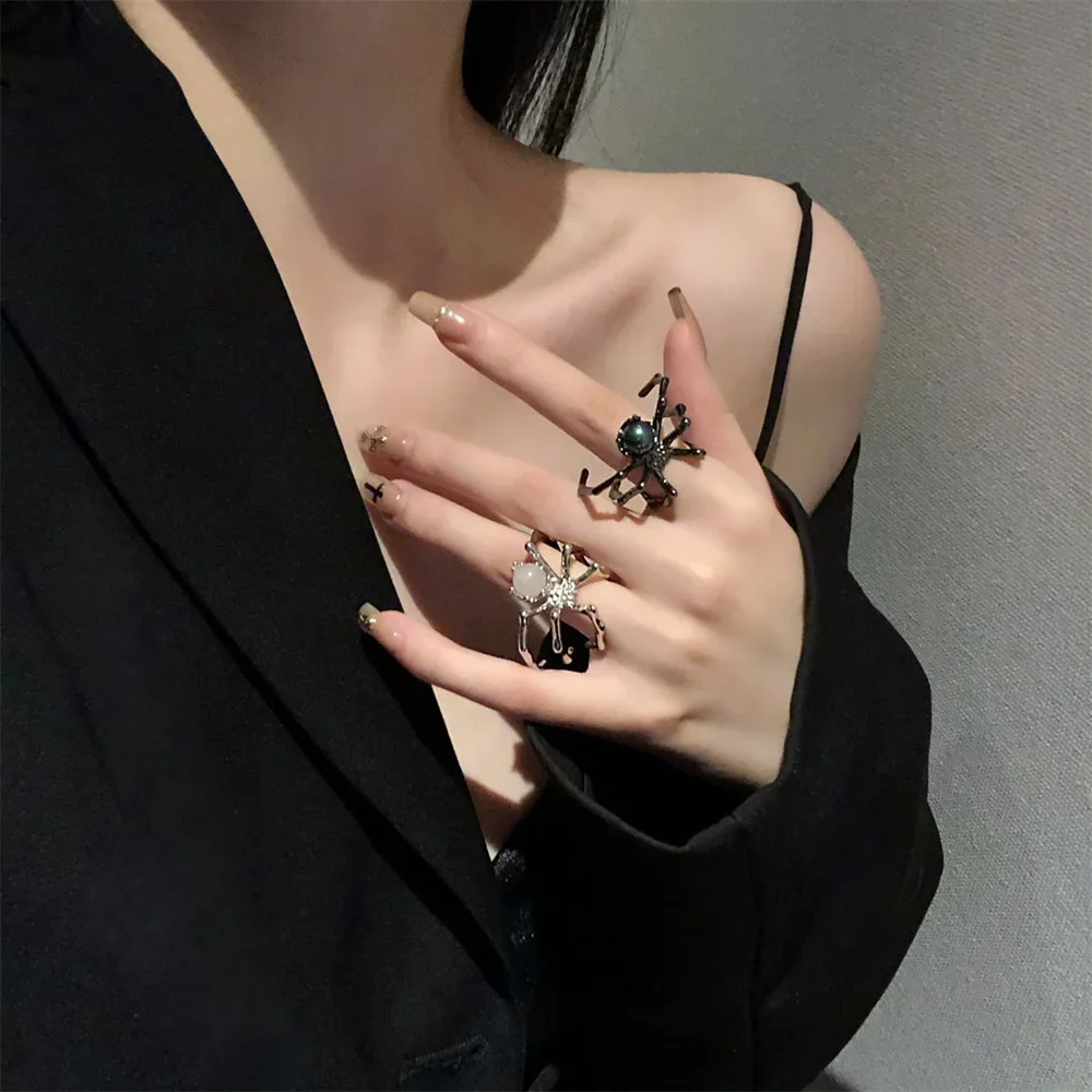 Dark Metal Spider Ring Neo-Gothic Punk Moonstone Pearl Ball Ring For Women Fashion Jewelry Party Accessories