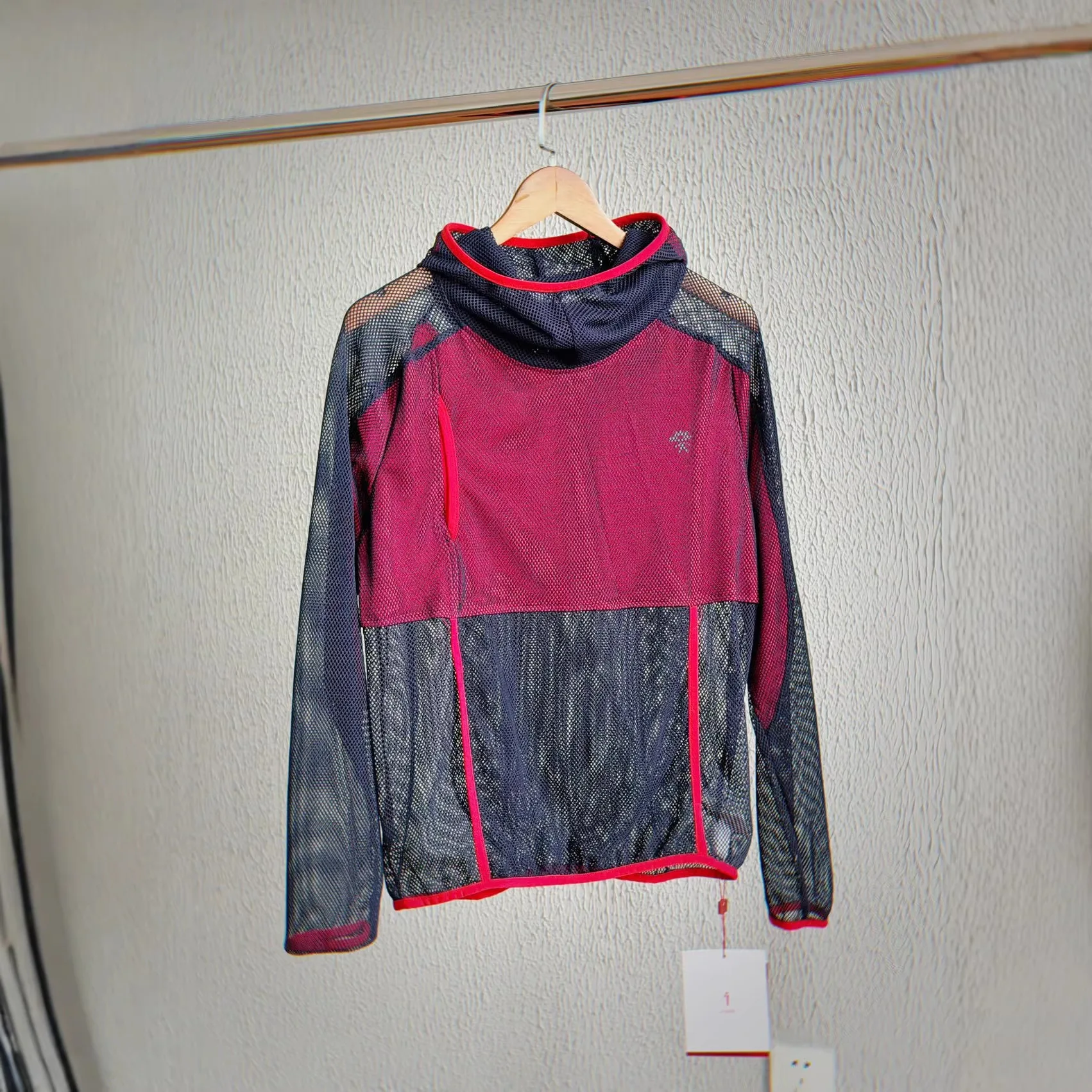Camiseta Outdoor para Pesca e Ciclismo com Contraste de Cores, Jaqueta Leve e Respirável com Capuz, Protetor Solar e Secagem Rápida