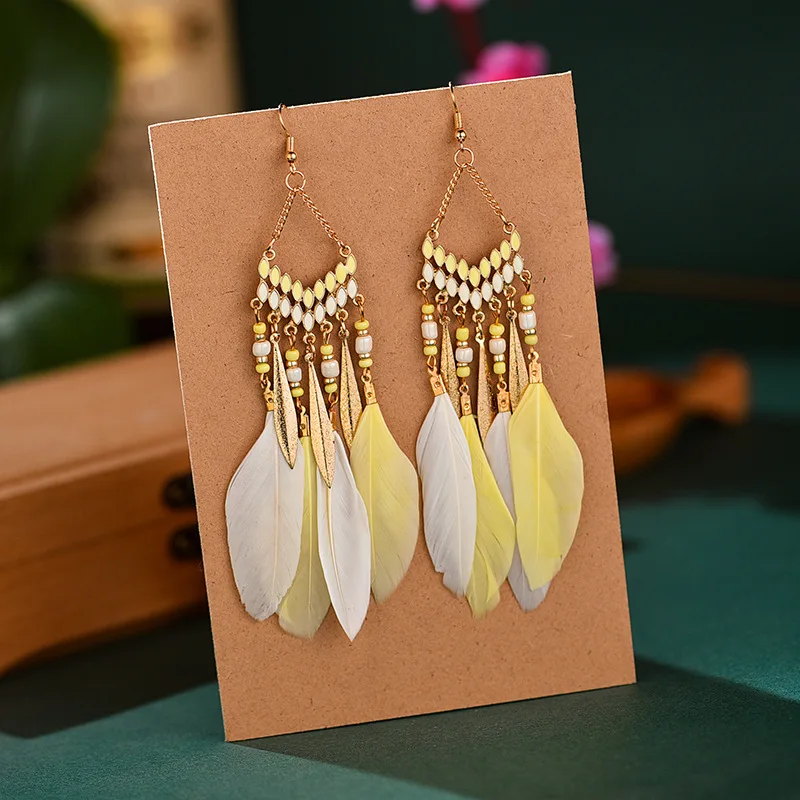 Böhmische, ethnische Ohrringe mit Federn für Damen, trendige, lange Ohrringe mit Quasten und bunten Perlen, Mädchen- und Damenschmuck im Boho-Stil. – Detail 8