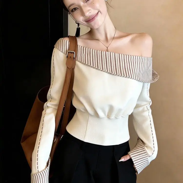 

Korean pure desire striped splicing slanted shoulder long-sleeved sweater women's autumn new niche design short top
