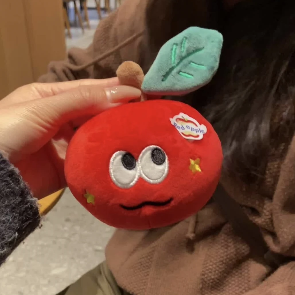 

Красная плюшевая игрушка-подвеска: сюрприз, милая эстетичная кукла-фрукт, подарок для девушки на Рождество