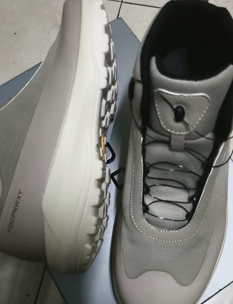 

Fashion Men's and Women's Sports Running Shoes Simple Mountaineering Shoes Casual Breathable Mesh Wear-resistant Rubber Outsole