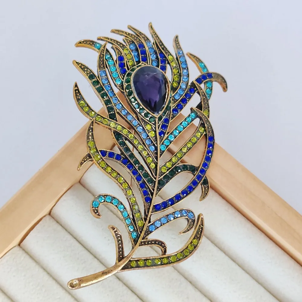 Elegant Temperament Peacock Brooch Temperament Colorful Metal Feather Badge Artificial Crystal Alloy Peacock Lapel Pins Women