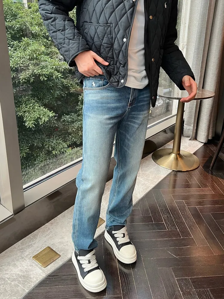 

Новые мужские джинсы 2026 года с высокой талией, прямые, синие, с эффектом потертости, в городском стиле, легкие, роскошные, свободного кроя