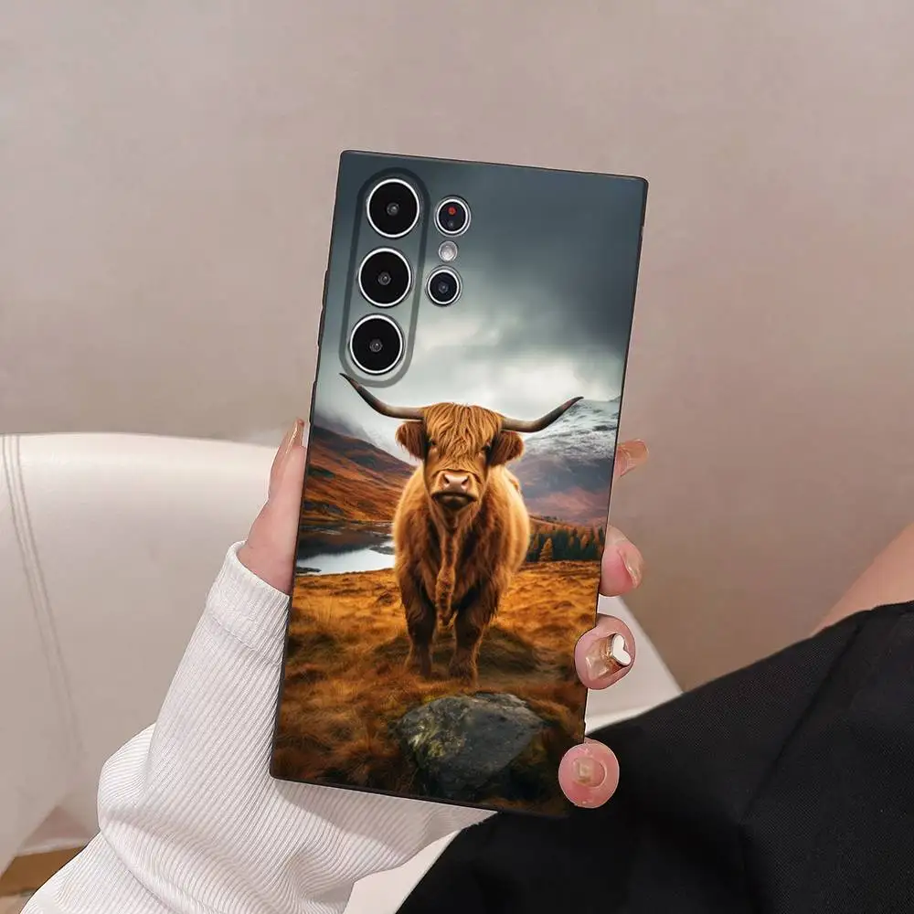 かわいいハイランドカウ柄スマホケース Samsung Galaxy S25 S24 S23 S22 S21 S20 Ultra Plus対応 フロスト加工 ソフトカバー