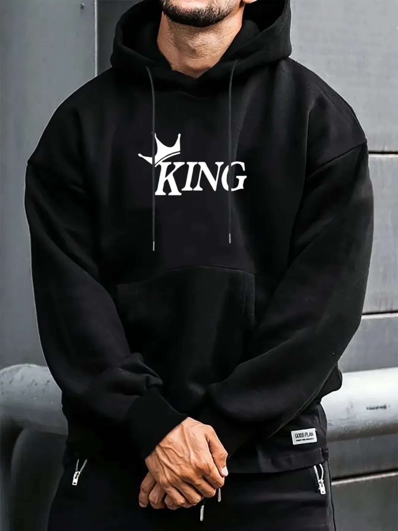 

The letter "KING" print, men's hooded sweatshirt, a fashionable clothing item for autumn and winter seasons