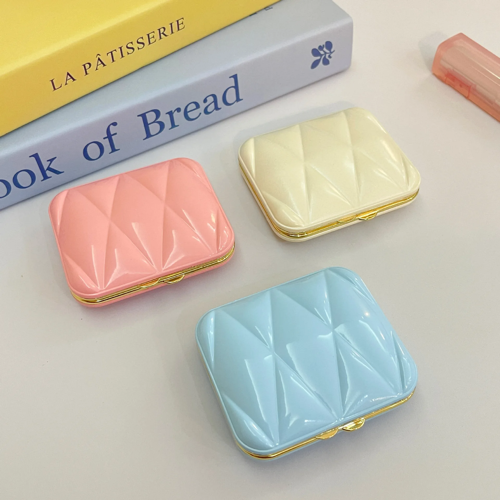 Dwustronne lusterko ręczne, mini przenośne minimalistyczne lusterko składane, lusterko do makijażu na biurko do wyjścia, niełatwe do uszkodzenia.