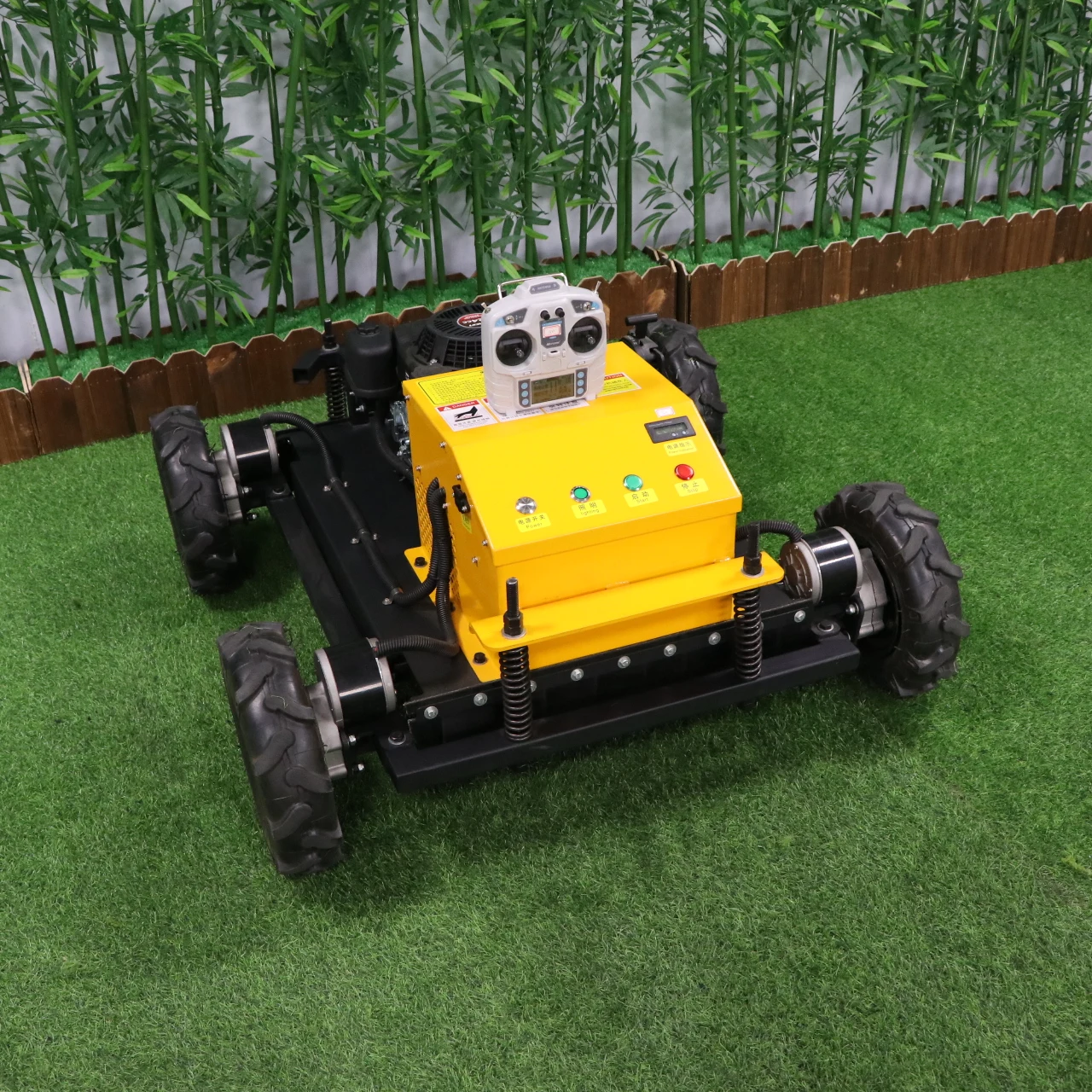 Customized Remote-Controlled Tracked Lawn Mower with 60° Climbing, Orchard and Wasteland Weeding, All Terrain Weeding Machine