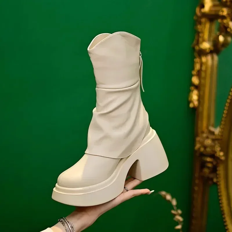 Botas curtas de sola grossa e salto grosso para mulheres, outono e inverno 2024 novo estilo coreano dedo do pé redondo botas creme