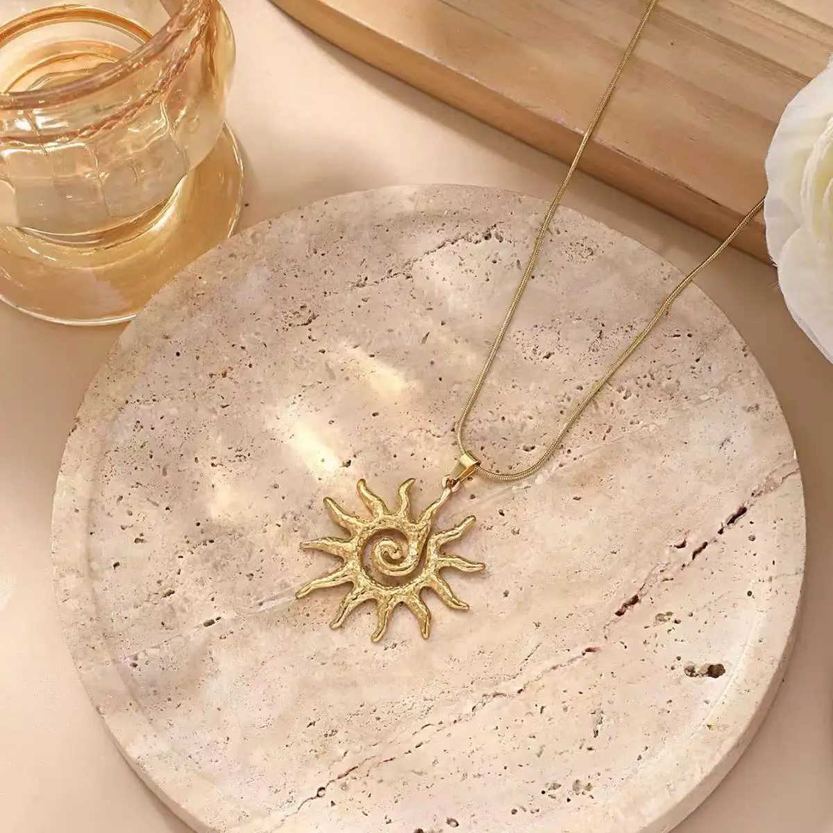 

Niche fashion suneye pendant, titanium steel necklace, stainless steel collarbone chain