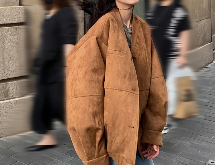 

2025 Autumn Retro Baseball Coat Women's New Loose Casual V-neck Jacket Top