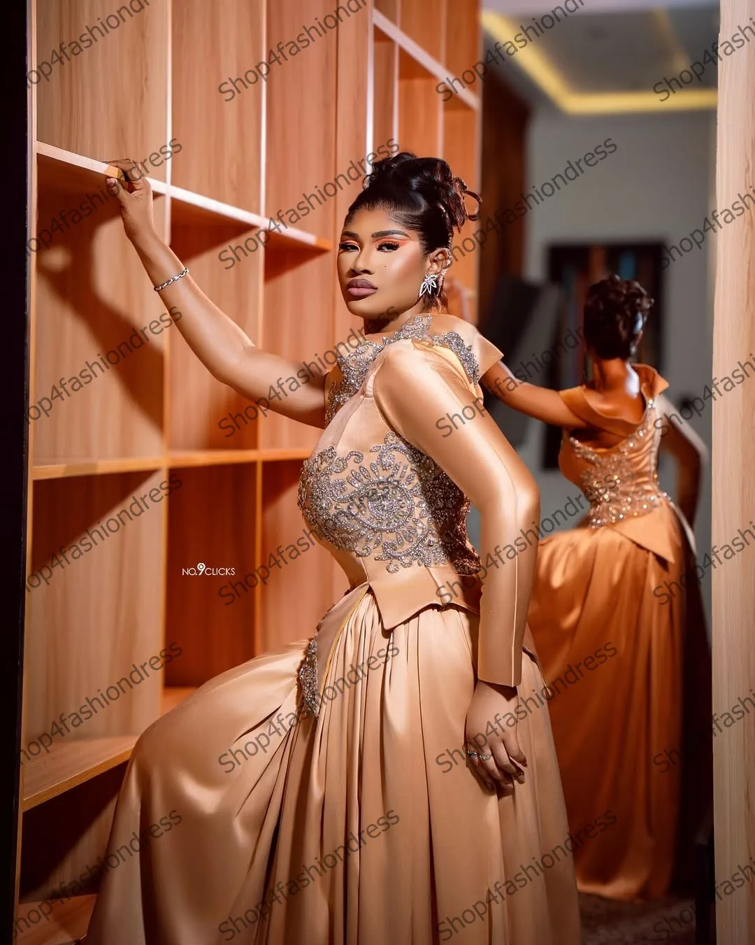 ชุดราตรีผ้าซาตินประดับลูกไม้สวยๆ พร้อมลูกไม้ปักผ้าแพรแข็งชุดงานทางการโมเดิร์นซาติน A Line ชุดคนดัง