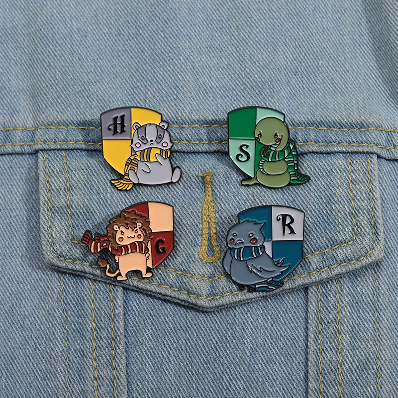 4pcs Personalized Creative Small Animal Cute Shield Badge Pendant Metal Badge Cartoon Clothing Accessories