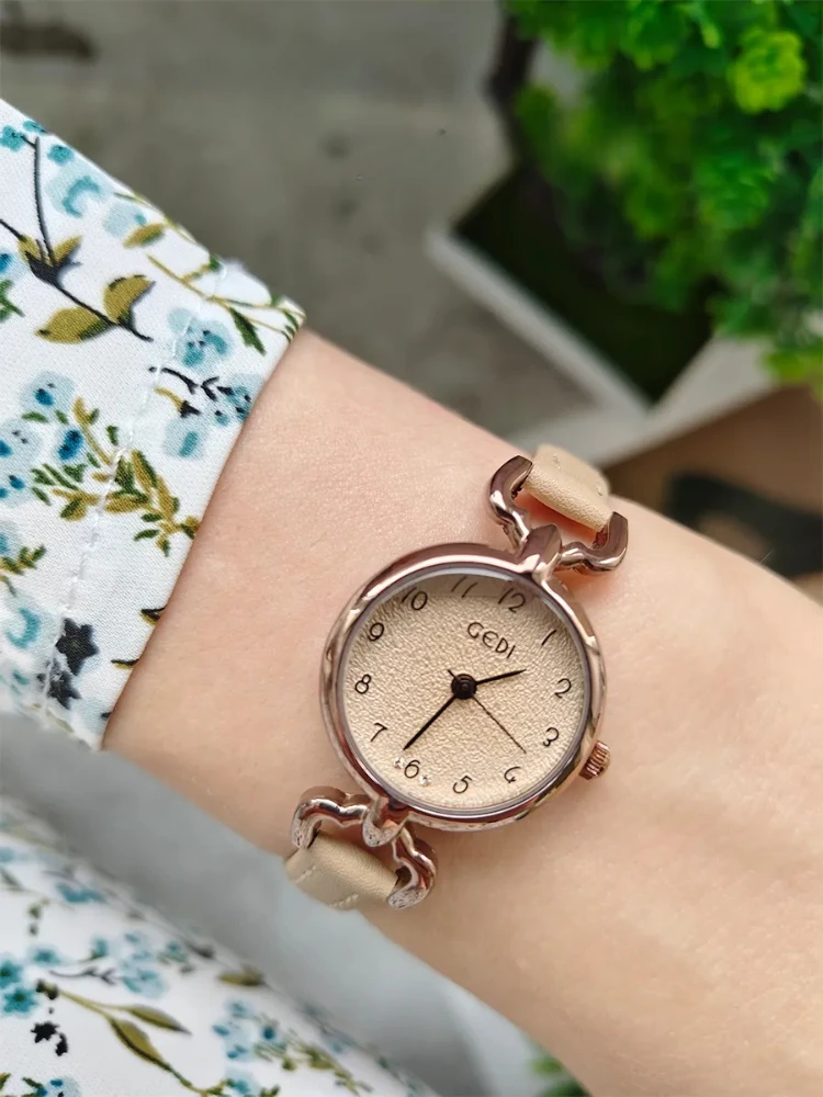 

Vintage Exquisite Women's Quartz Watch Minimalist Digital Round Clock Fine Leather Waterproof Women's Watch Luxury