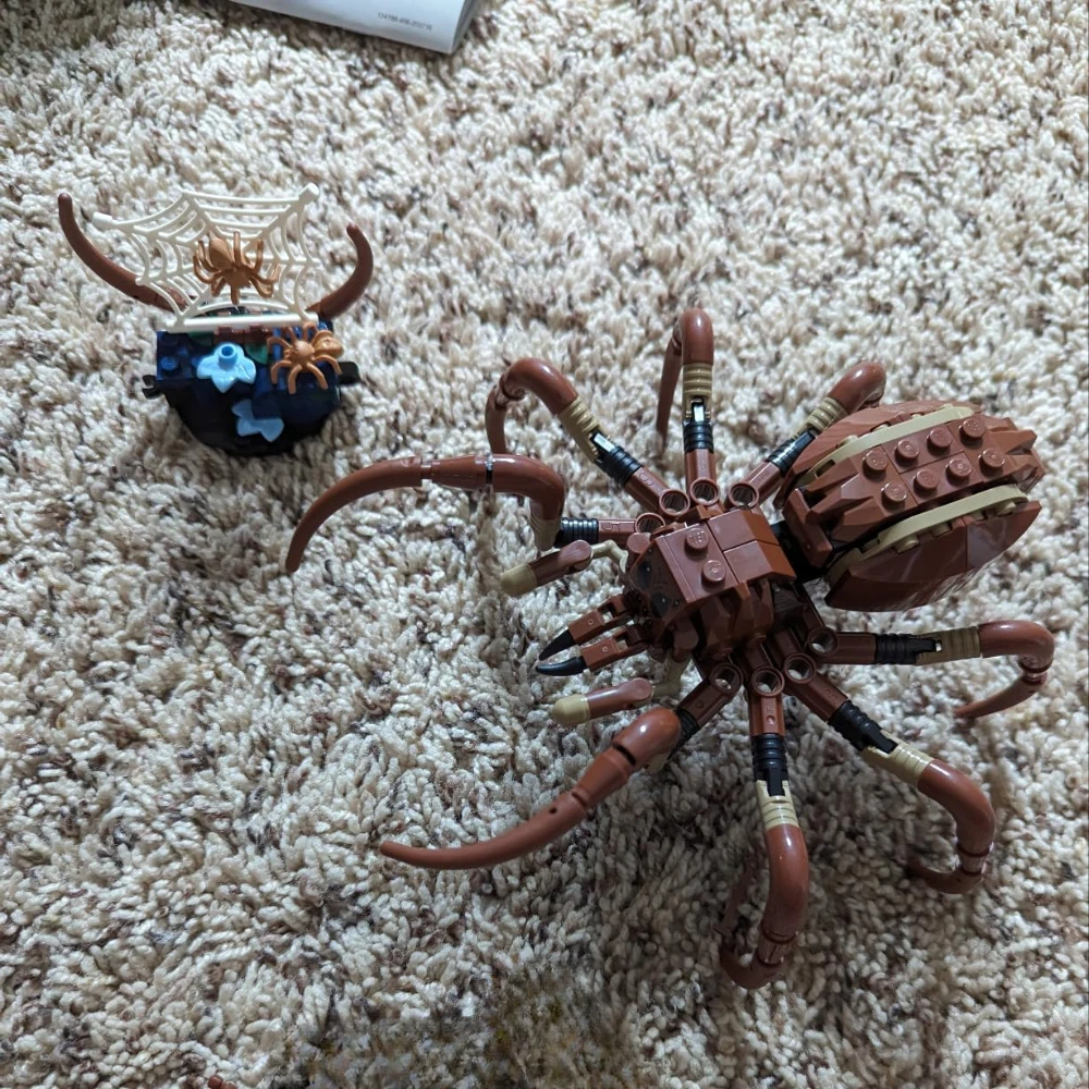 195 piezas biológicas en el bosque prohibido - Set con arañas - Figuras de criaturas mágicas - Minifiguras de 2 personajes de regalo 76434