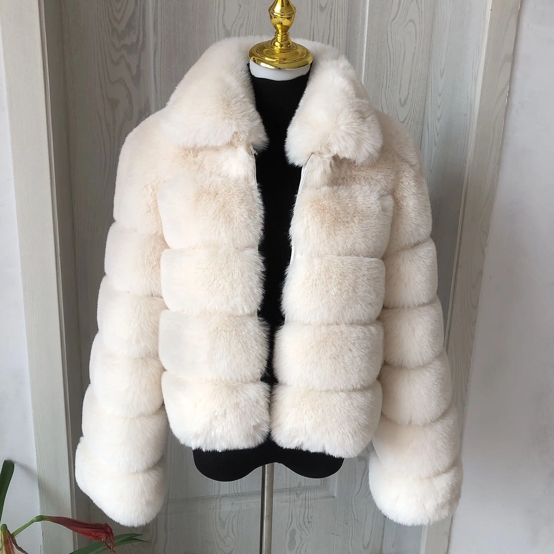 Women\'s fur coat luxury winter coat faux fur coat with lapel furry Fake fox fur coat thick synthetic Ladies fur