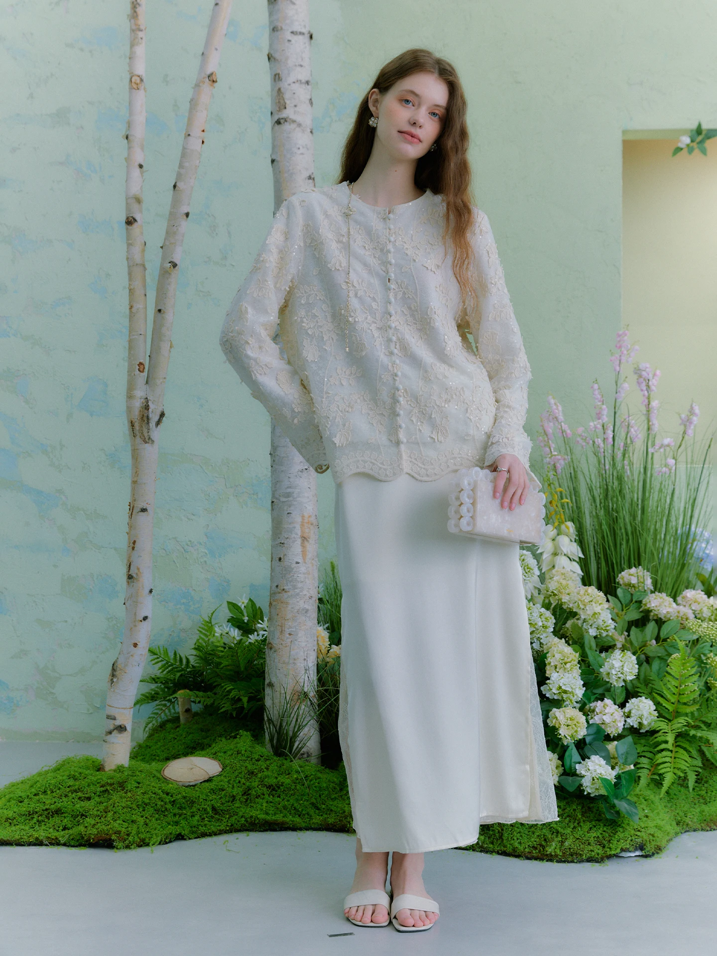 

Exquisite 3D Embroidery Sequin Lace Shirt Women's Spring New Chinese Style Top Straight Tube Long Sleeve round Neck Open Card...