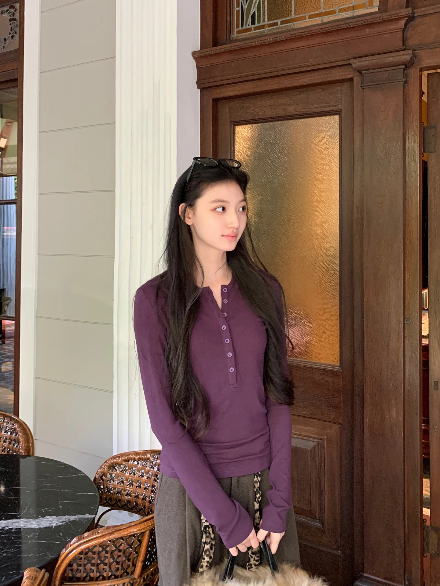 قميص داخلي نسائي بأكمام طويلة وقصة ضيقة، تي شيرت أرجواني جميل بالأسلوب الأمريكي للخريف والشتاء، تصميم G