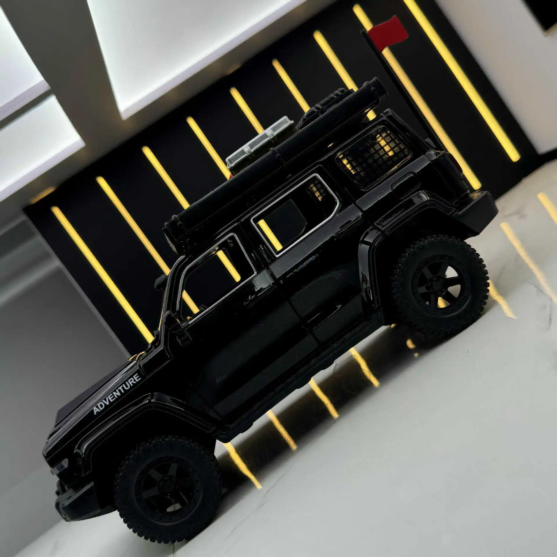 1:24 Tank 300 2024 Off-Road Vehicle Alloy Car Model Sound and Light Pull Back Children's Toy Collectibles Birthday gift