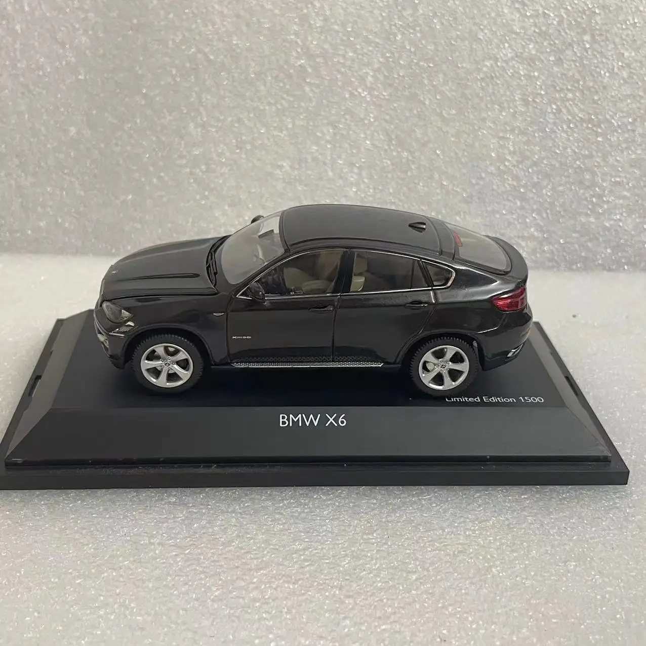 1:43 Scale BMW X6 Alloy Simulation CUV German Mid-size Luxury Car Diecast Model 2008 Classic Model Paint Defects Collection Gift