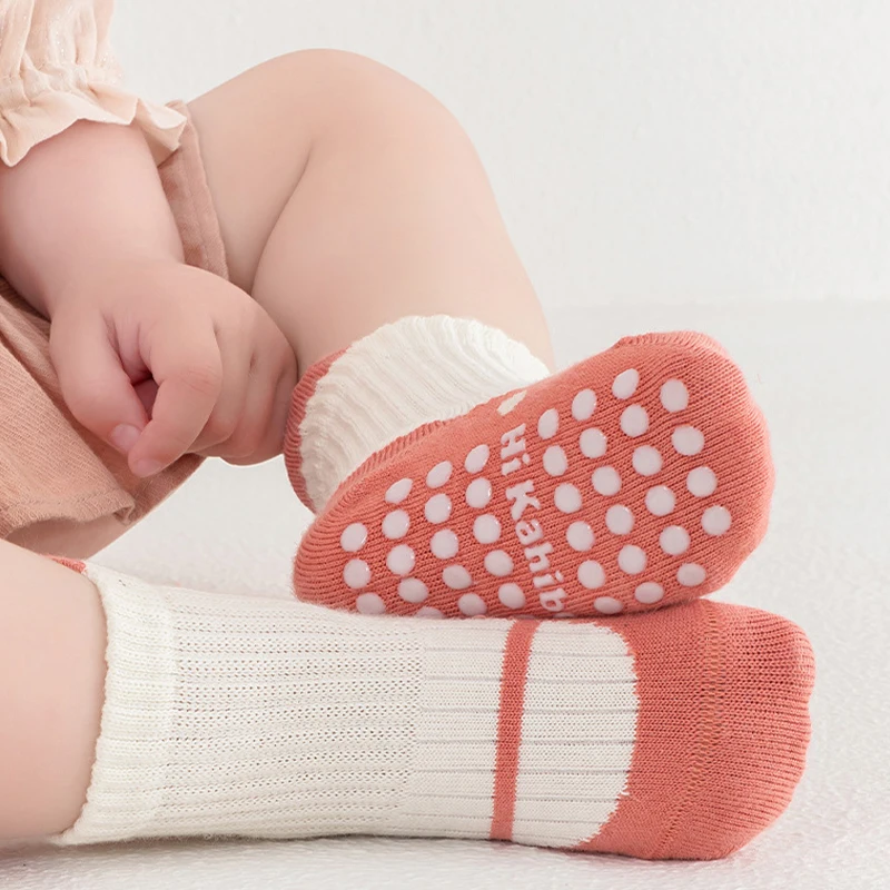 3/6 أزواج من الجوارب الأرضية للأطفال مع مقابض جوارب قطنية غير قابلة للانزلاق للأطفال الصغار من عمر 0 إلى 5 سنوات