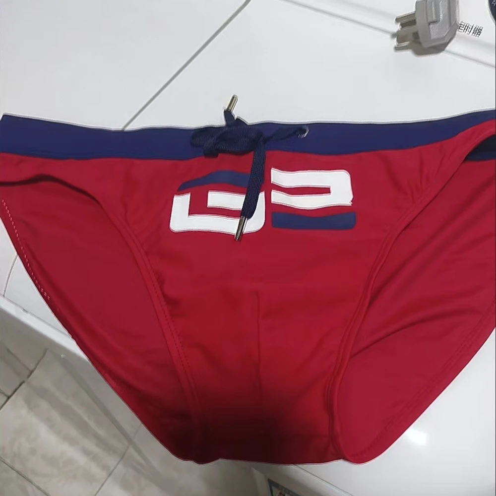 Wholesale Men's color matching printed triangle fashion catwalk beach triangle swimming trunks hot spring pants men UXHG3
