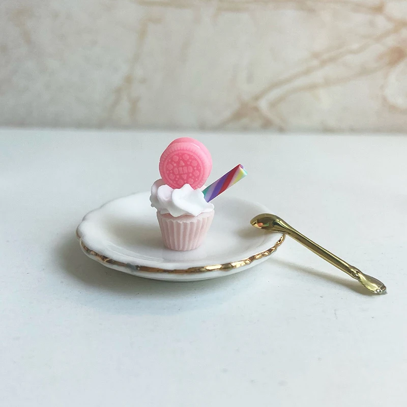 1 ชิ้น 1/12 ตุ๊กตาจําลอง Macaron สีคัพเค้ก Dollhouse Miniature Kitchen อุปกรณ์เสริมอาหารบ้านตุ๊กตาตกแต่งของเล่น