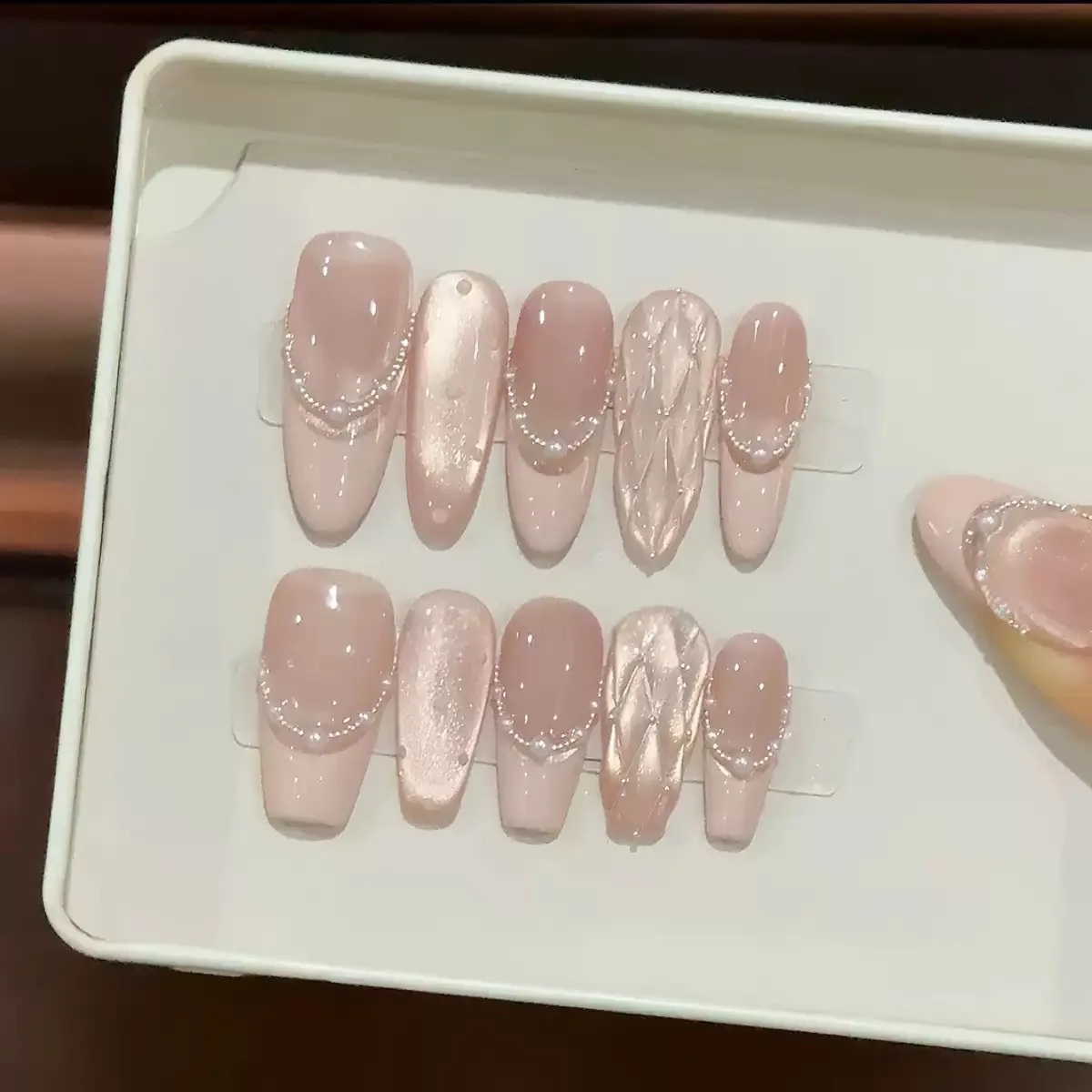 10 قطعة اليدوية الماس نمط اللؤلؤ مسحوق اضغط على الأظافر الفرنسية القط العين القوس أظافر صناعية للنساء فتاة للإزالة يمكن ارتداؤها مسمار