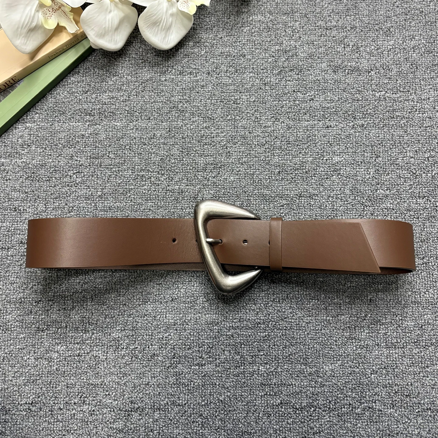 

Retro cowhide wide belt, women's genuine leather belt, made of old silver buckle, metal decoration, casual pants belt