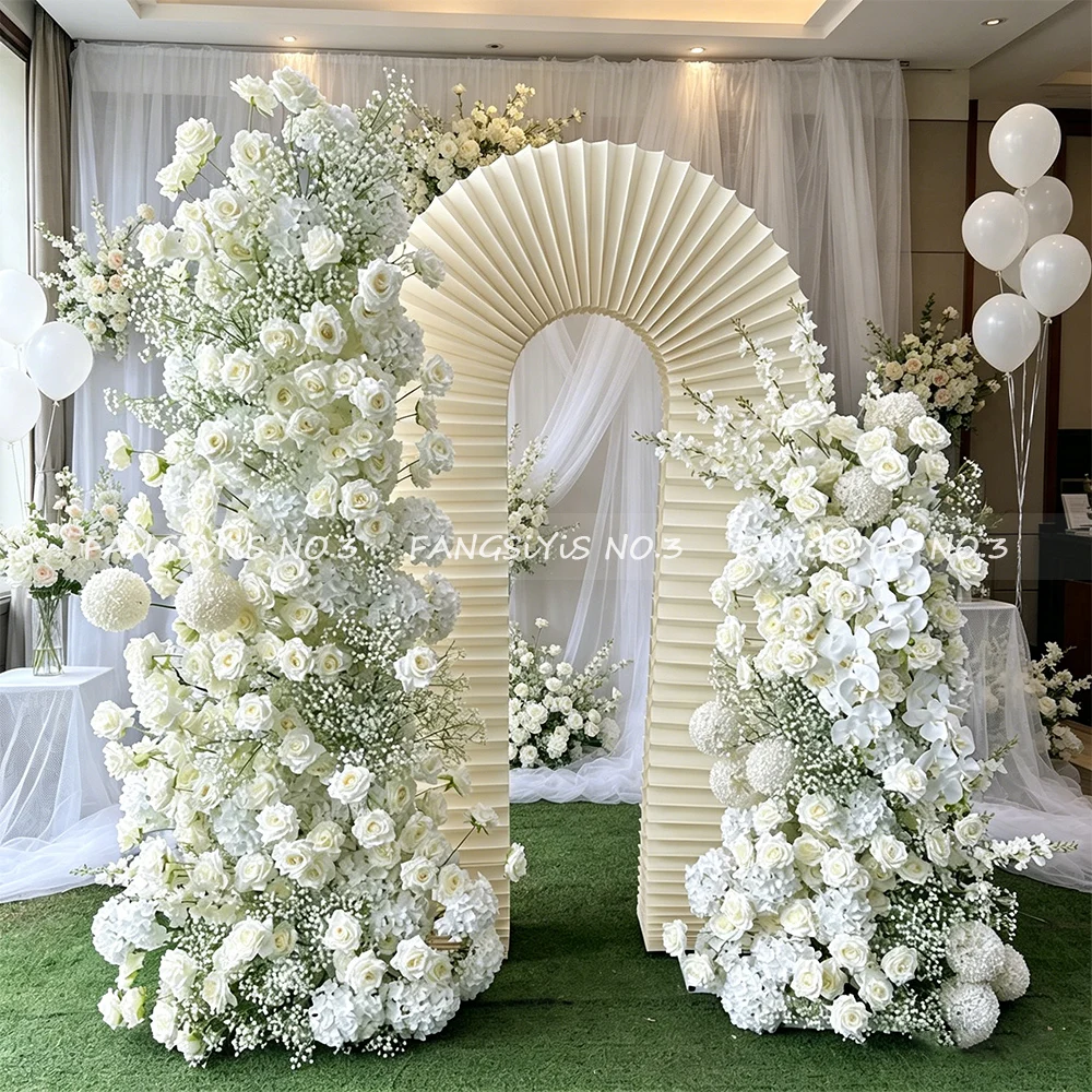composition-florale-de-roses-blanches-orchidees-et-gypsophiles-pour-toile-de-fond-de-mariage-chemin-de-table-decoration-de-vitrine-scene-de-fete-et-evenements